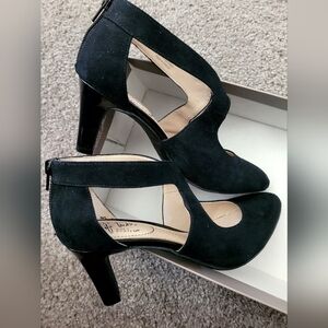 Giovanni Black Suede Zippered Pumps 7-Wide
